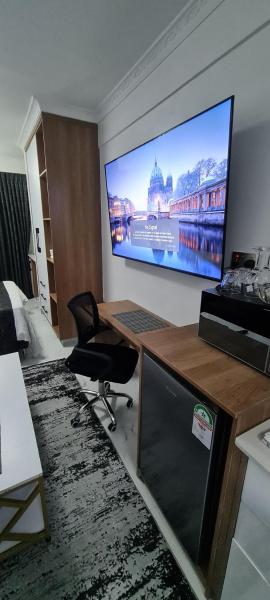 JVstudios-Wood Avenue